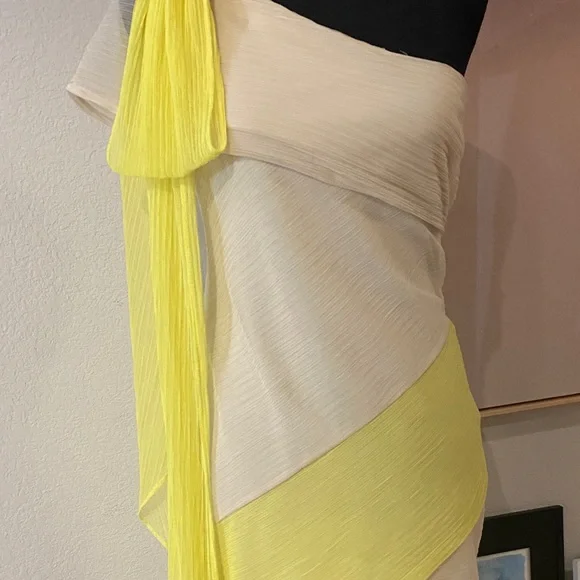 BCBGeneration One Shoulder Dress in Yellow and Cream - Picture 4 of 6